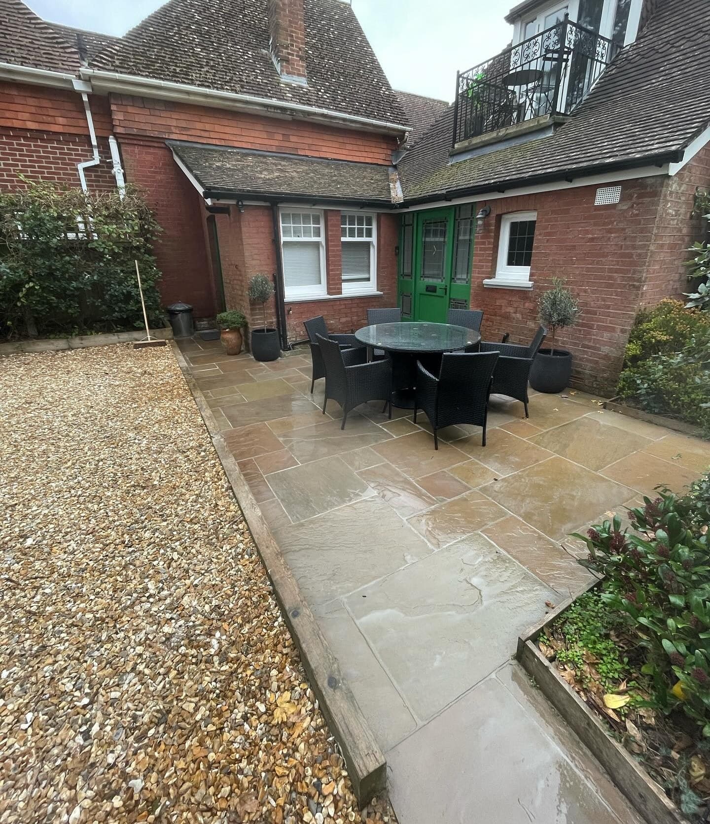 Patio Indian sandstone bungalow gravel